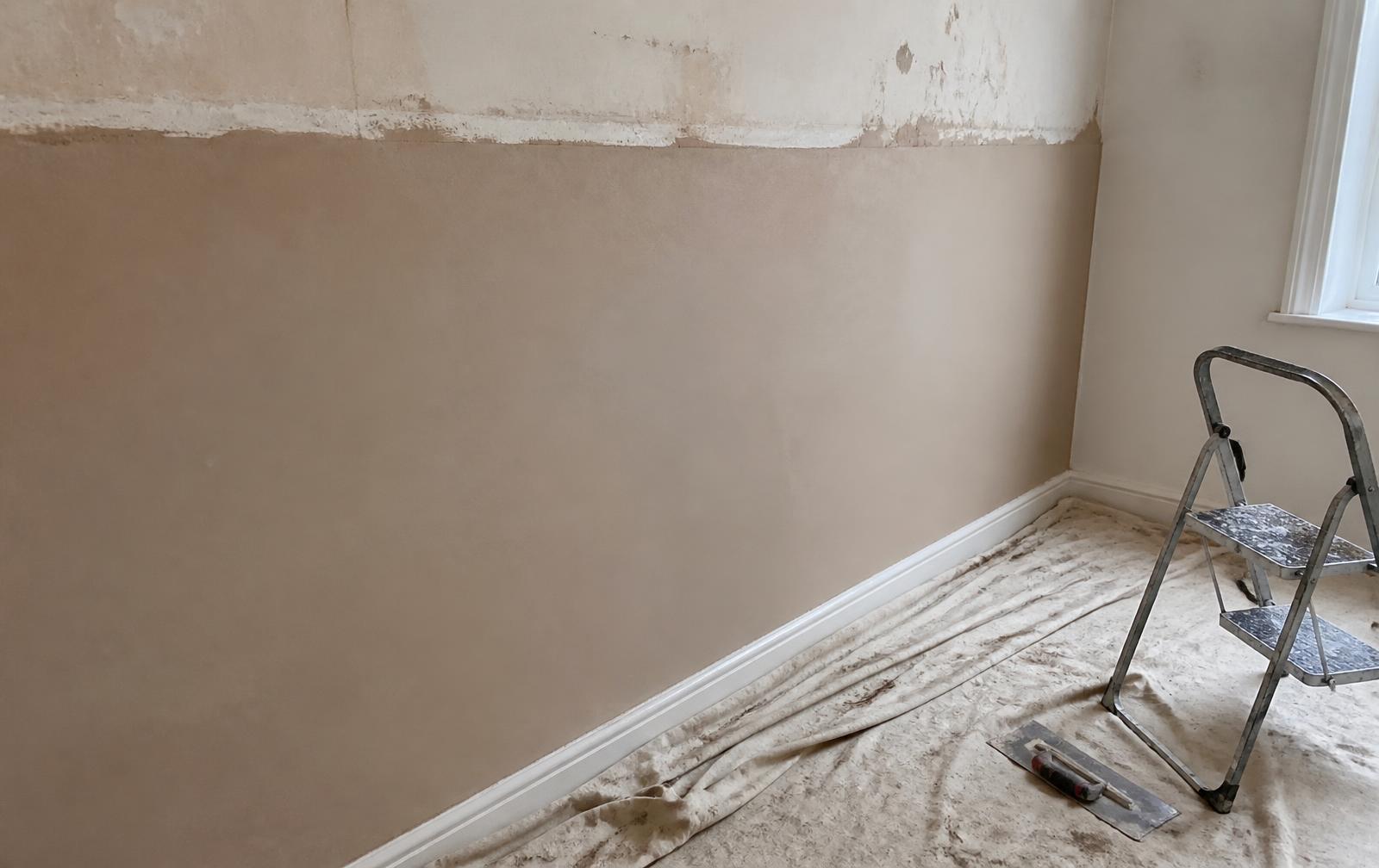 Replastering a wall after damp proofing treatment